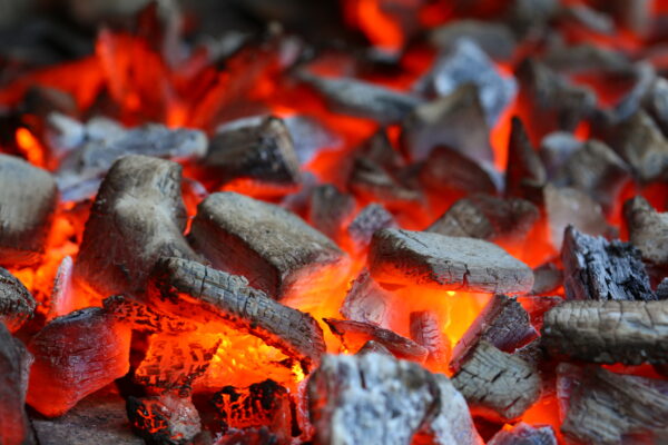 Hardwood Barbecue Charcoal (10kg) - Image 3